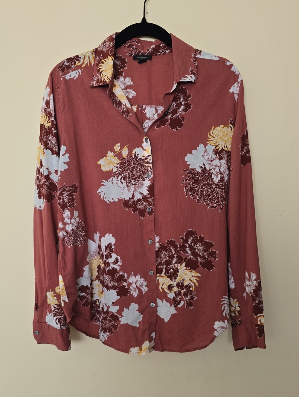 Ann Taylor Mauve Floral Button-Up Shirt - Rust Floral Brown/Yellow Size M